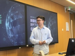 政院学子｜疯av
硕博连读研究生郜晗轩参加中国人民大学2025中国国际问题论坛